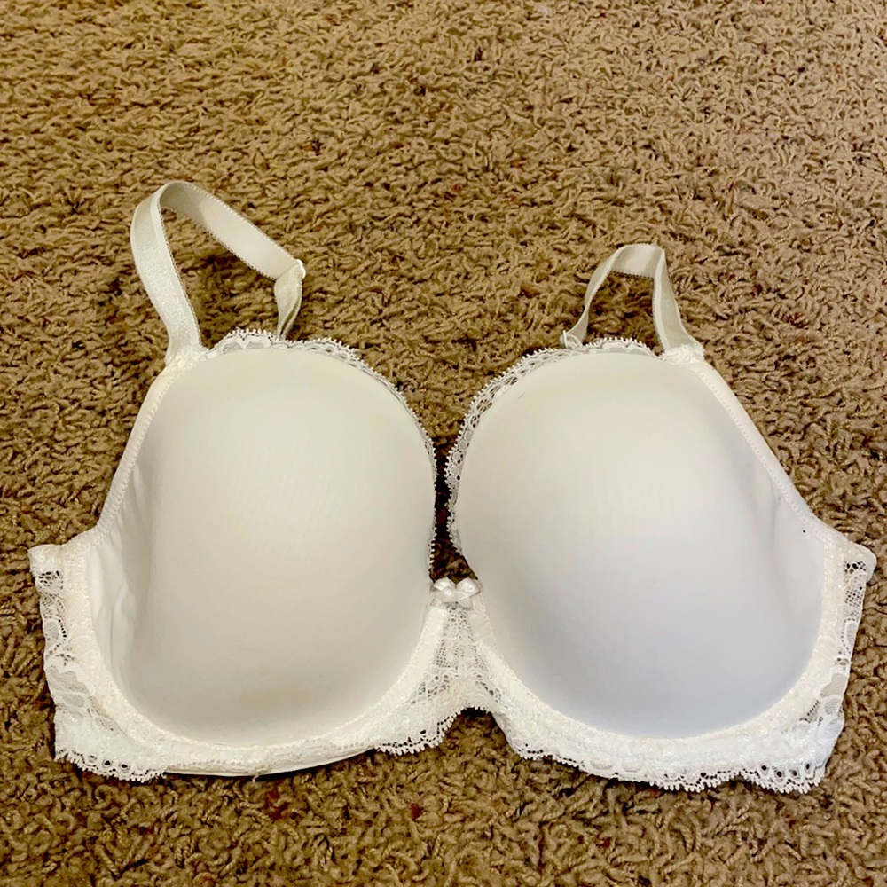 VS Bra - White - good condition - Smoke Free